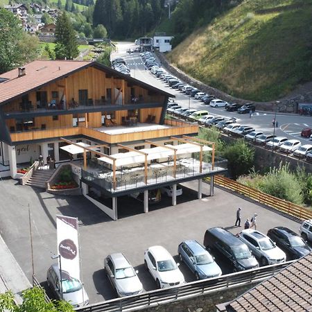 Апартаменты Tyrol Living & Cafe Нова-Леванте Экстерьер фото