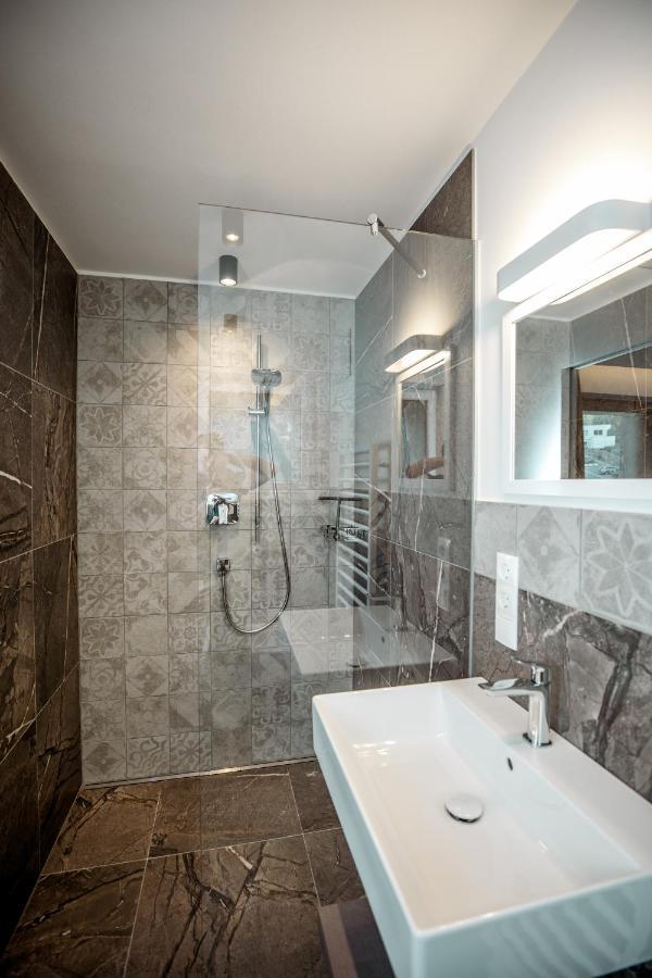 Апартаменты Tyrol Living & Cafe Нова-Леванте Экстерьер фото
