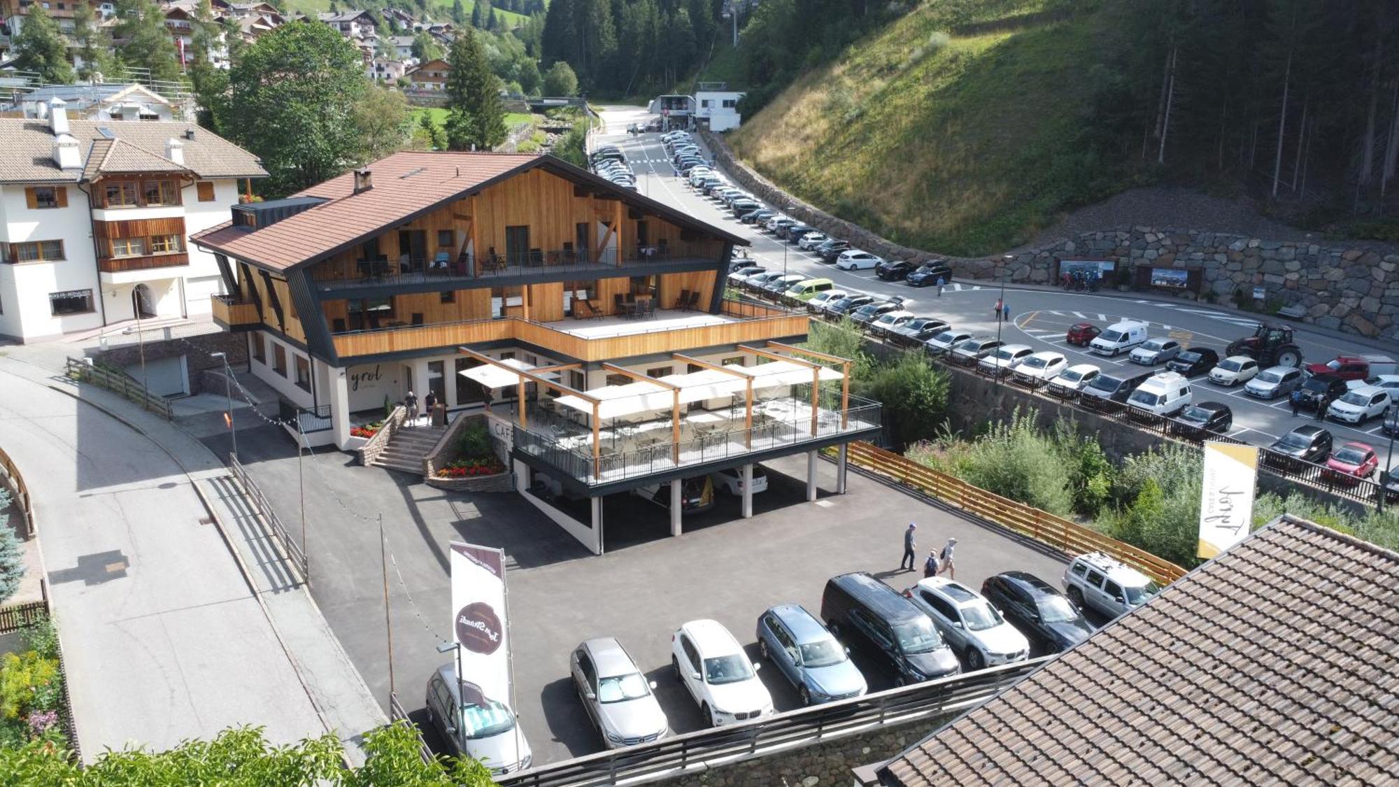 Апартаменты Tyrol Living & Cafe Нова-Леванте Экстерьер фото
