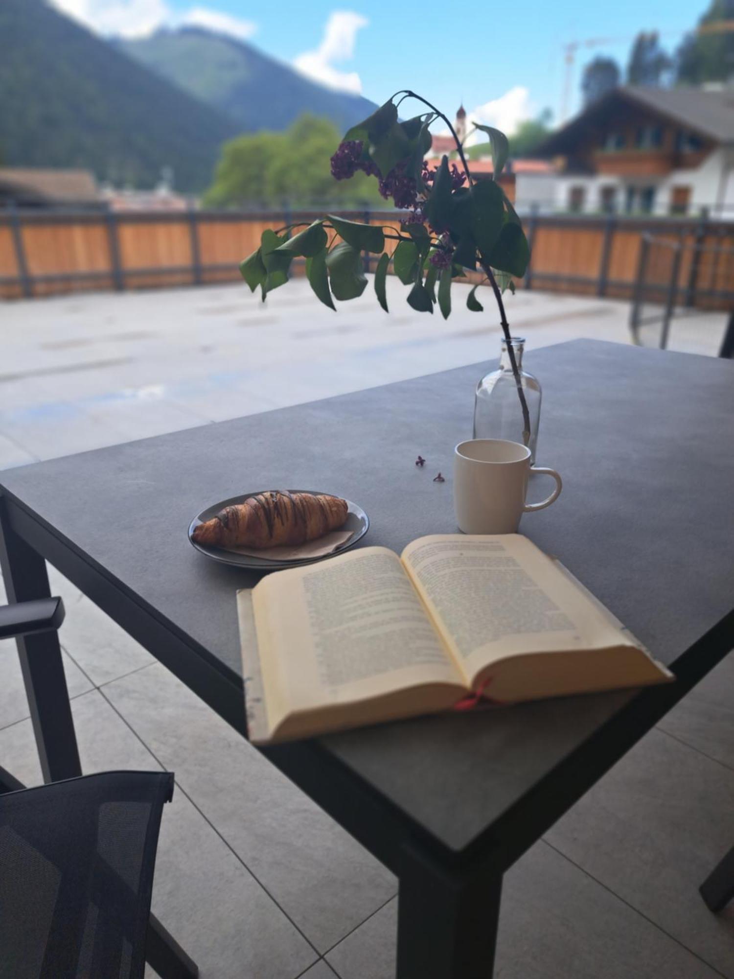 Апартаменты Tyrol Living & Cafe Нова-Леванте Экстерьер фото