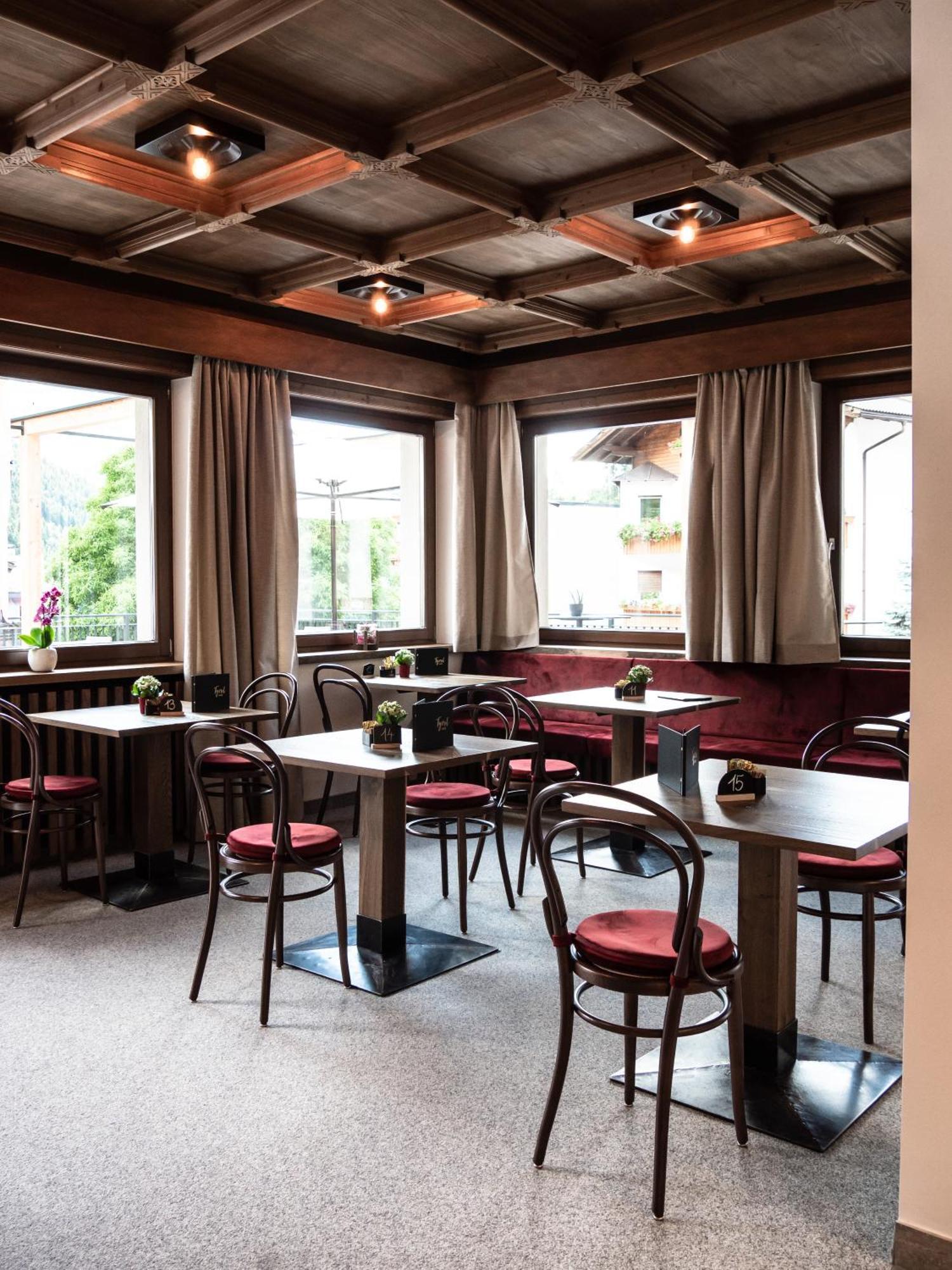 Апартаменты Tyrol Living & Cafe Нова-Леванте Экстерьер фото